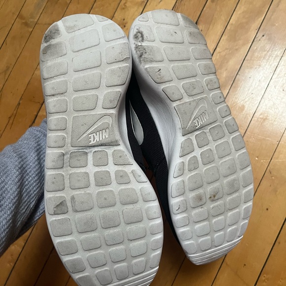 nike running shoes - Picture 2 of 3